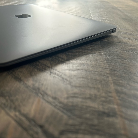 Apple 13-inch MacBook Air - Picture 4 of 10